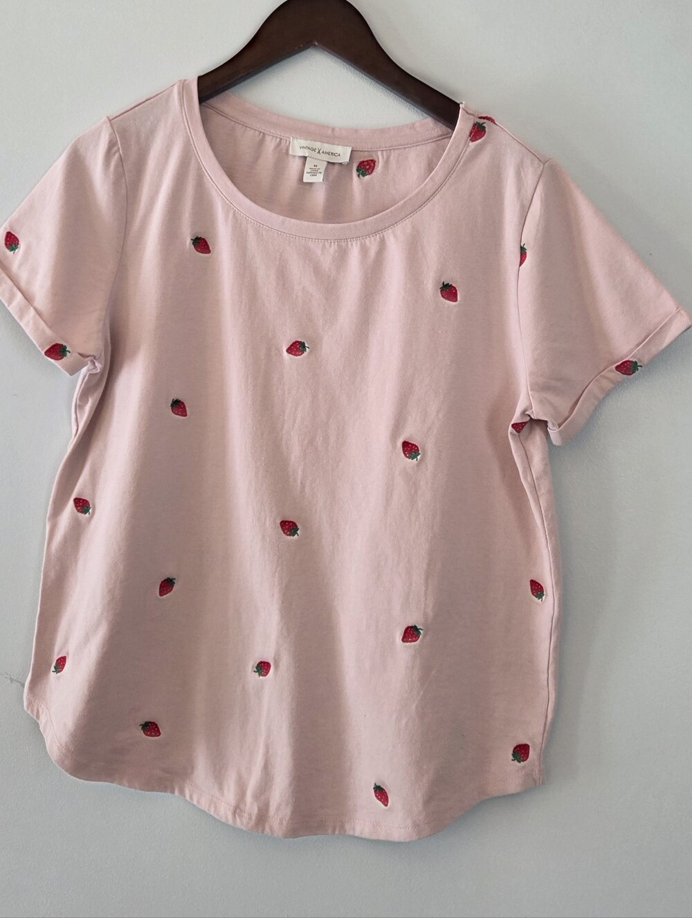 VINTAGE X AMERICA Pink Strawberry Embroidered Short-Sleeve Shirt Size M